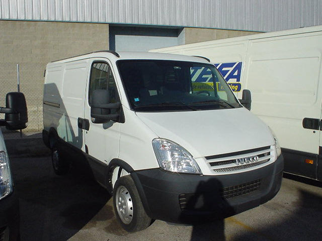 Iveco Daily 29L12V 7 m3 Año 08 60000 km 1 garantia cadena cinematica.Contacto: Joan Prió Tel: 606.448.876