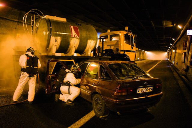 Momento del simulacro de accidente acaecido en el túnel del Guadarrama.