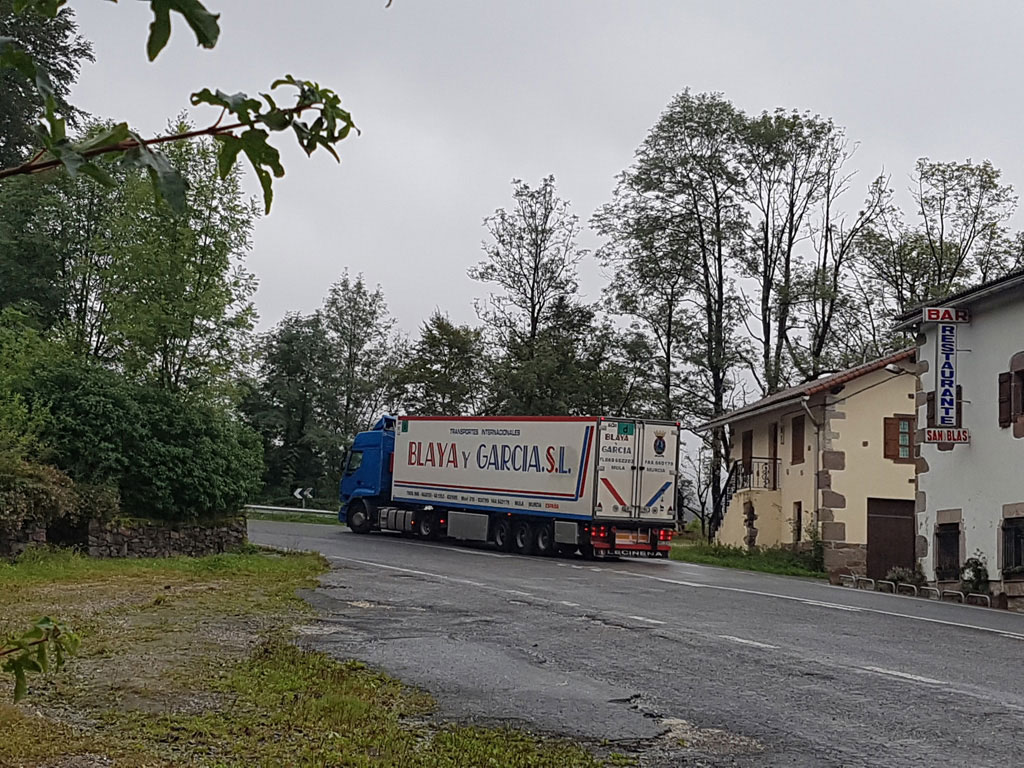 Los pueblos de la N-120 piden una solución al tráfico masivo