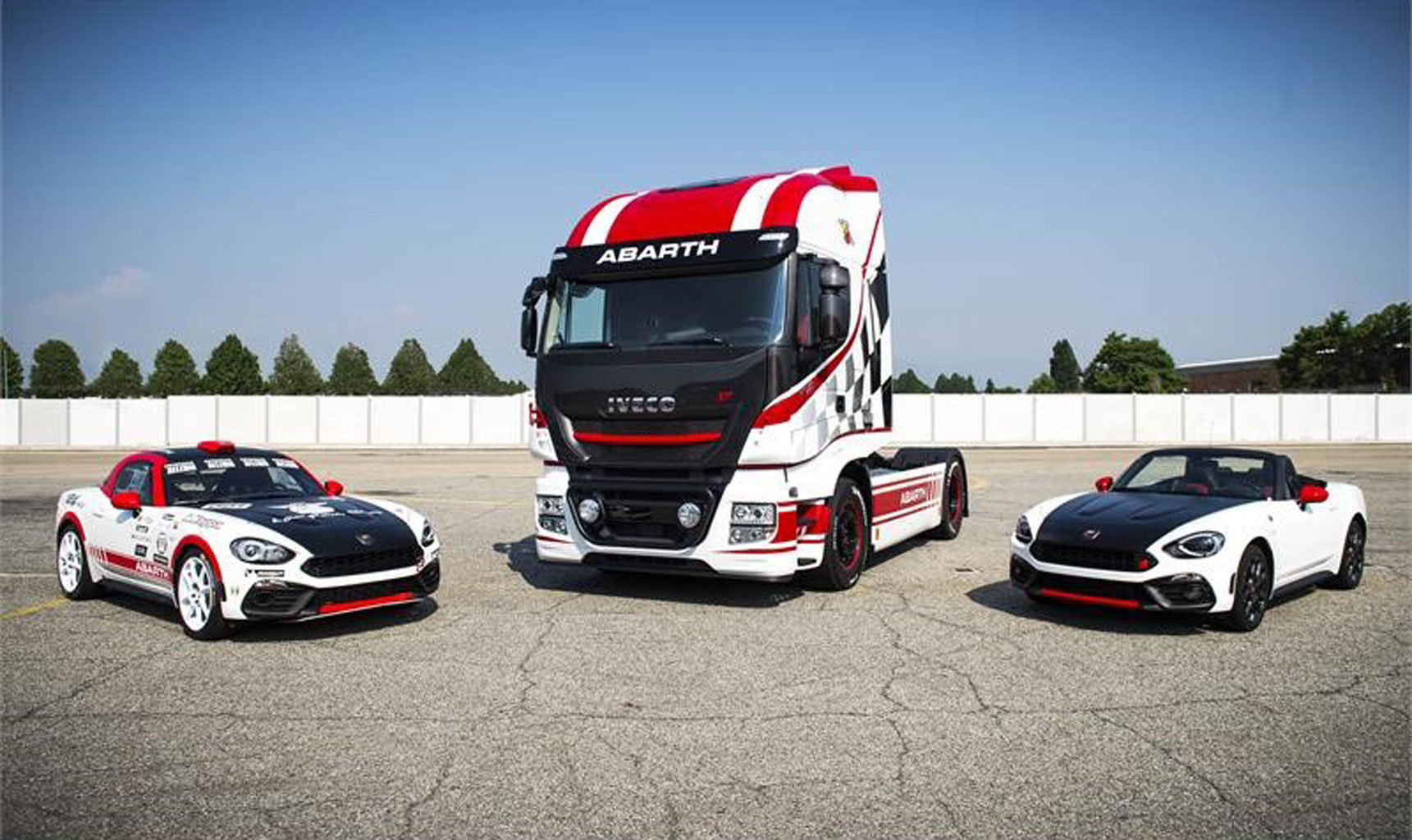 IVECO honra su asociación con el legendario Team Abarth Scorpion
