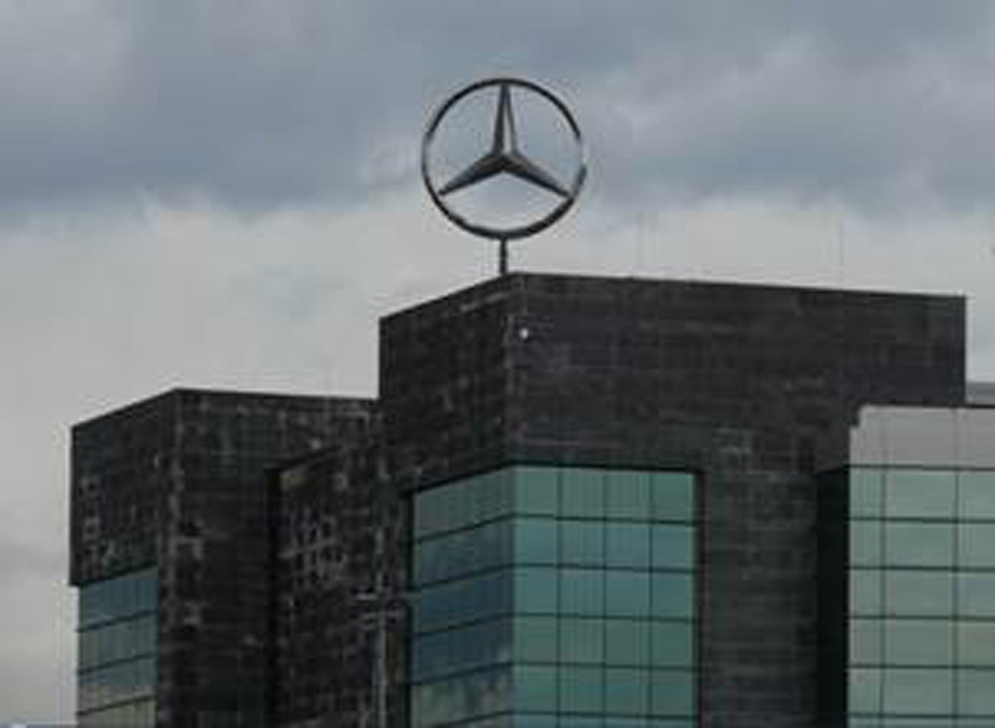 1.350 contratos indefinidos en Mercedes-Benz de Vitoria