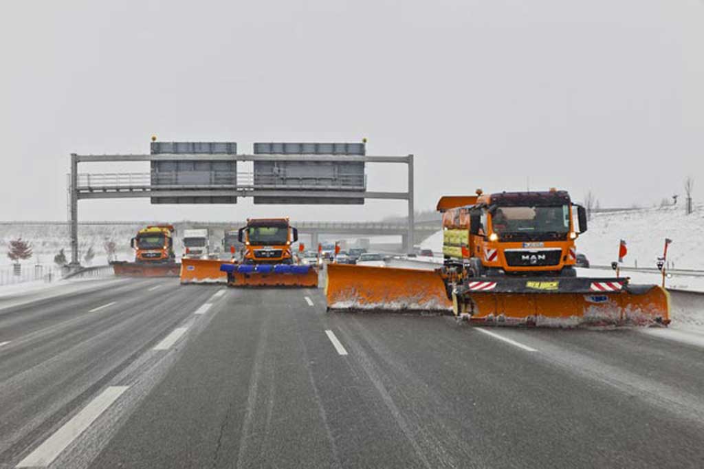 Abren de nuevo las autopistas afectadas por las fuertes nevadas