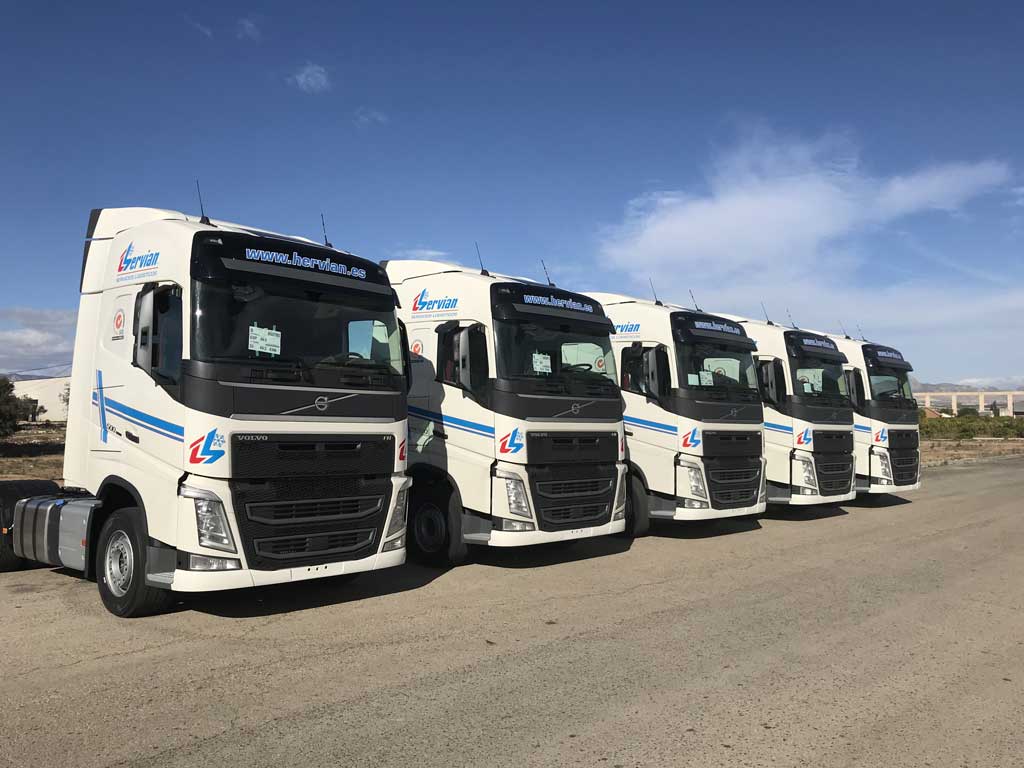 Hervian incorpora cinco tractoras Volvo FH13 a su flota