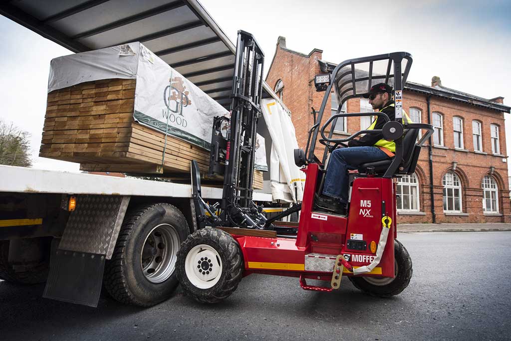 Hiab lanza la carretilla elevadora Moffett M5 NX