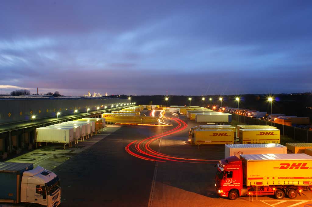 DHL inaugura una nueva línea de transporte terrestre