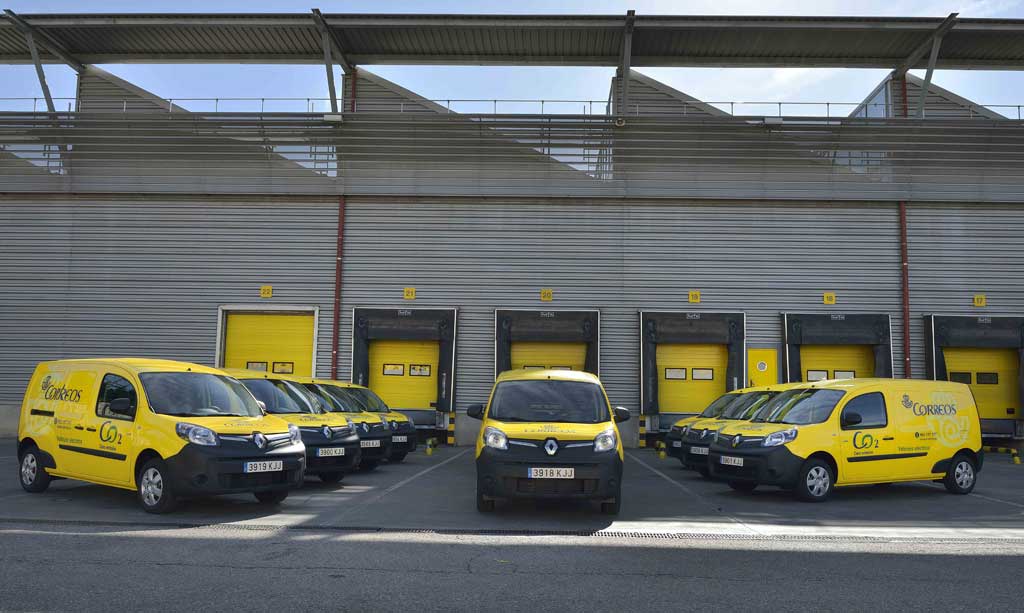 Renault entrega una flota de vehículos eléctricos a Correos