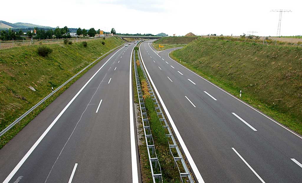 Fomento quiere que las autovías sean de peaje