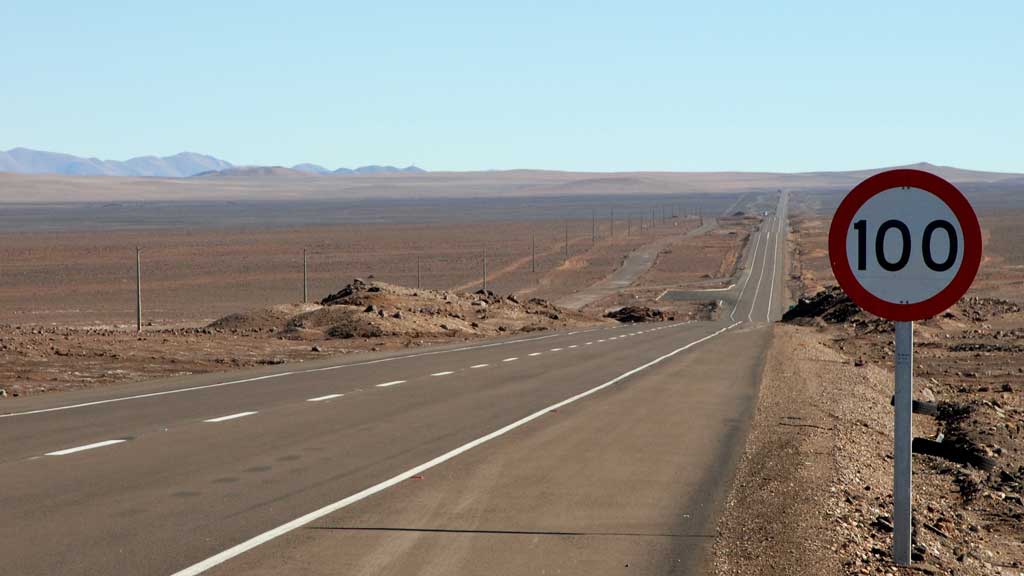 El Gobierno baja a 90 km/h la velocidad en vías secundarias El Gobierno baja a 90 km/h