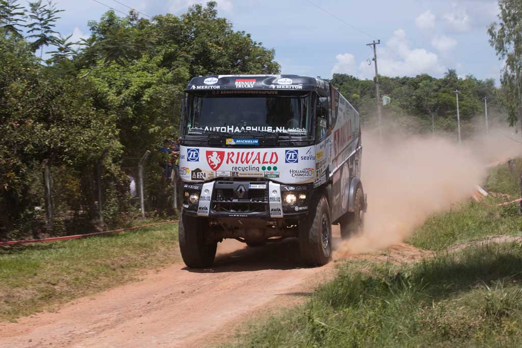 El equipo MKR Technology, preparado para el Rally Dakar