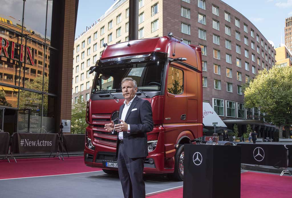Hablamos con Stefan Buchner , máximo responsable de Mercedes-Benz Trucks
