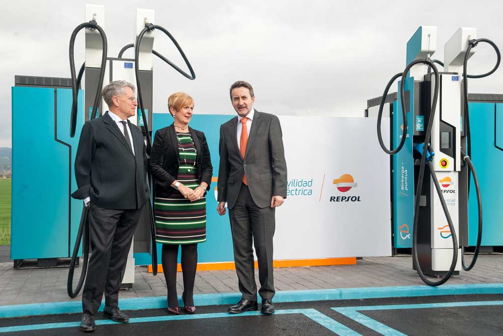 Repsol inaugura la primera estación de recarga ultrarrápida de la Península Ibérica Repsol inaugura la primera estación de recarga ultrarrápida de la Península Ibérica