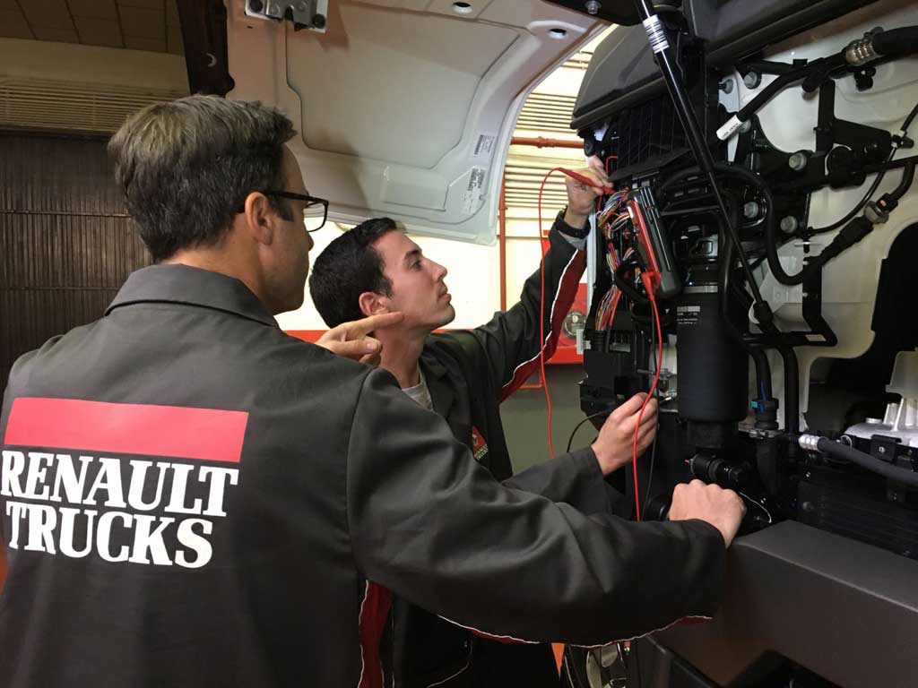 Renault Trucks apoya la Formación Dual