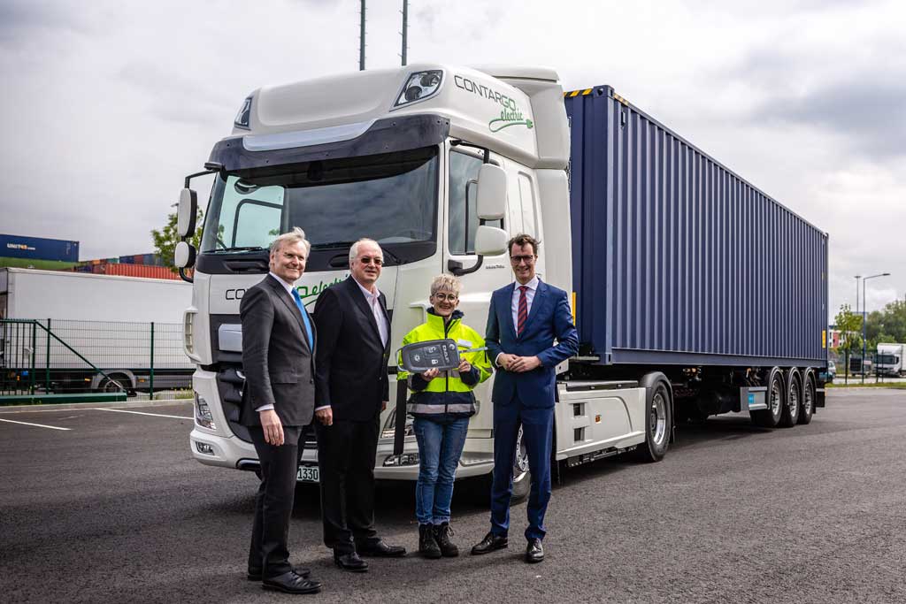 DAF entrega dos camiones eléctricos a Rhenus Logistics
