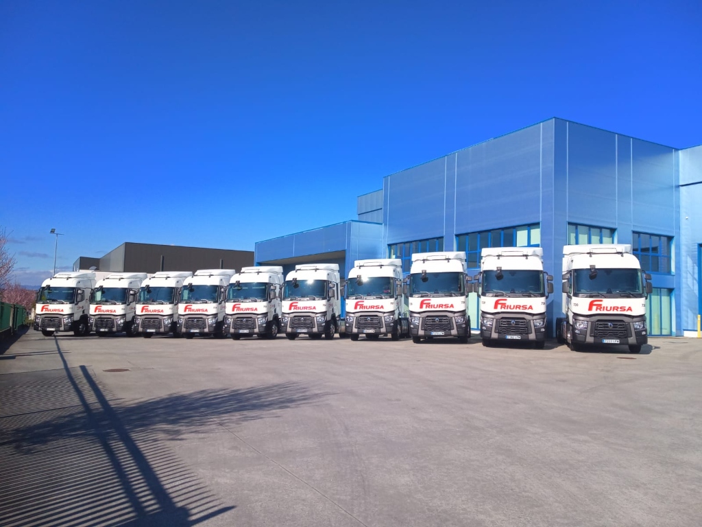 Renault Trucks entrega unidades de la Gama T a Friursa