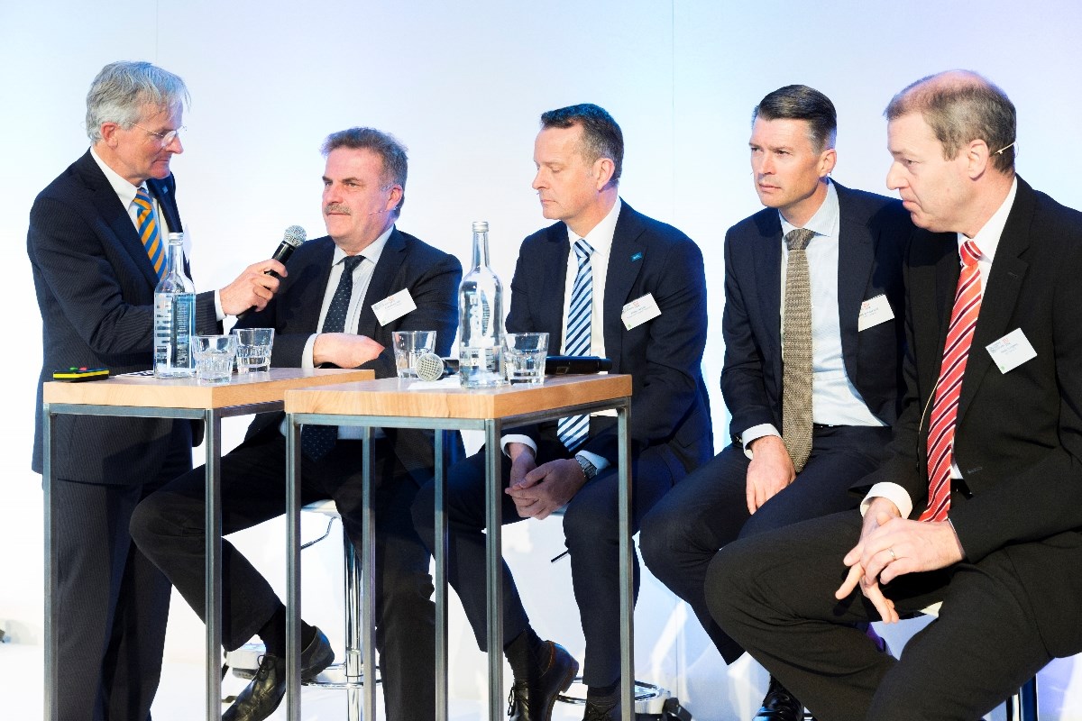 La primera prueba de pelotones de camiones fronterizos completada