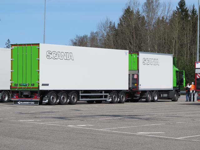 Escuela de conducción Scania megatrucks 60 toneladas