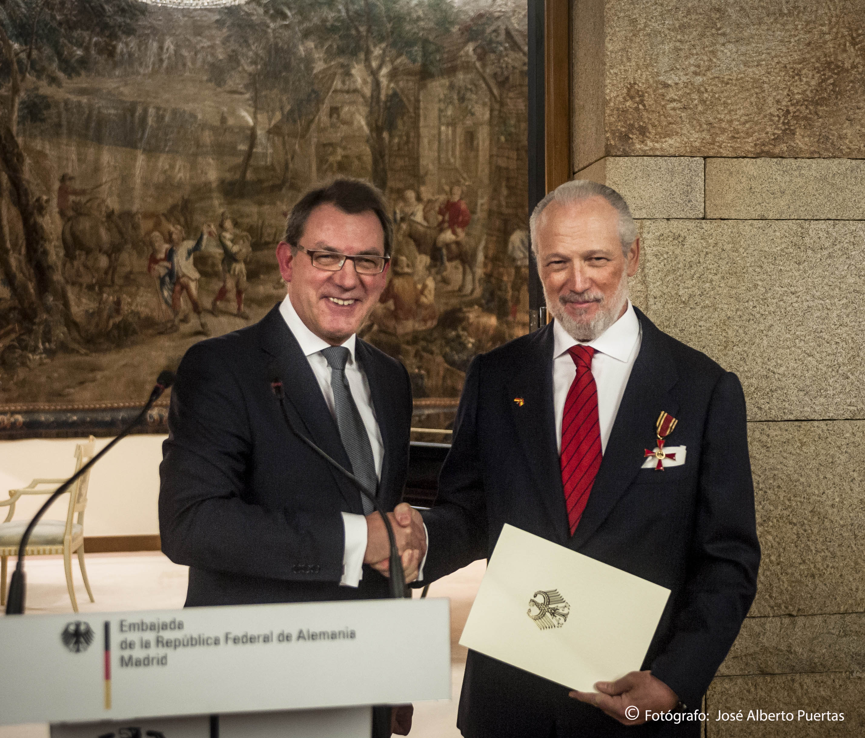 José Luis López-Schümmer recibe la Cruz de caballero de la Orden del Mérito de Alemania