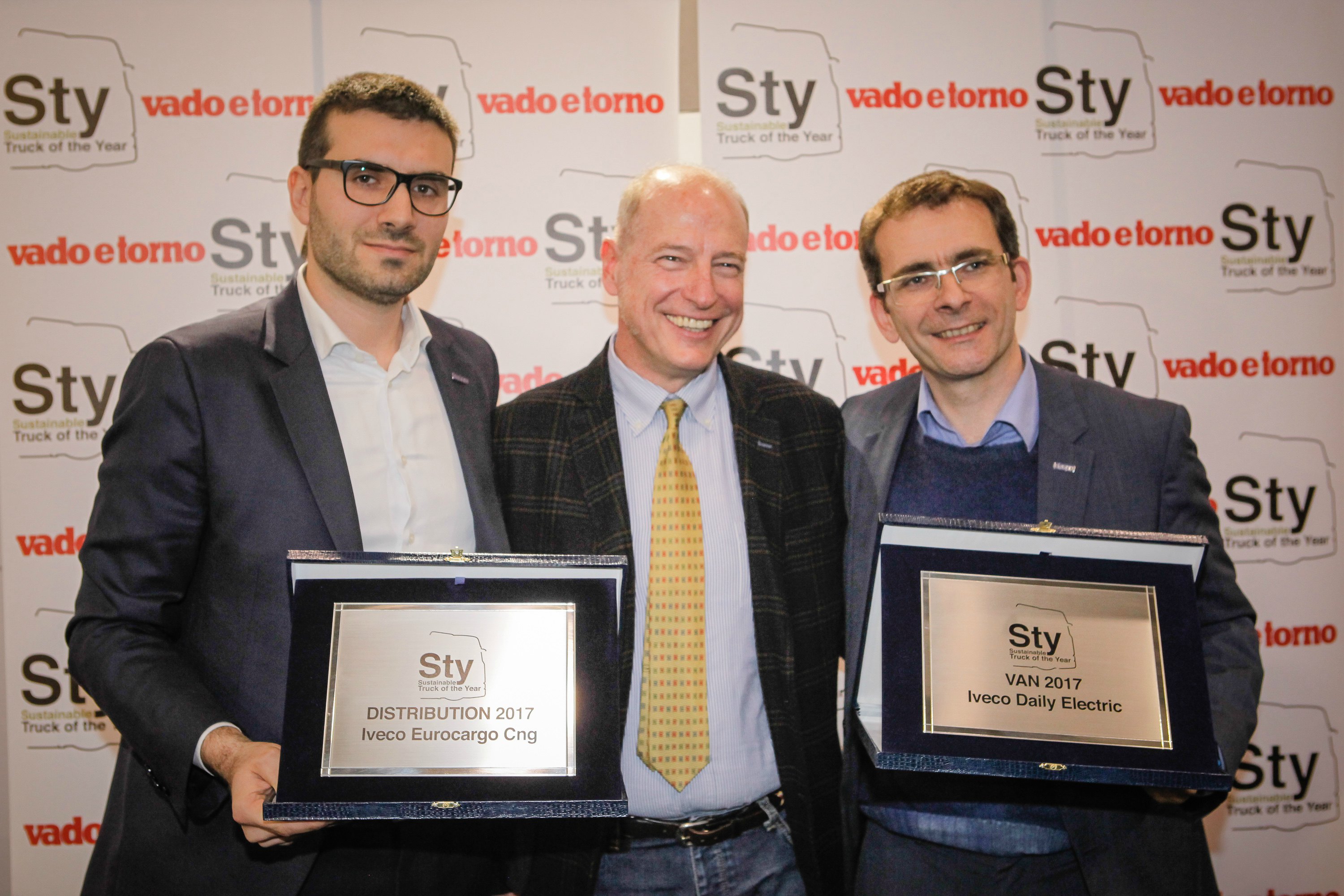 IVECO gana dos premios de los nuevos «Sustainable Truck of The Year 2017»