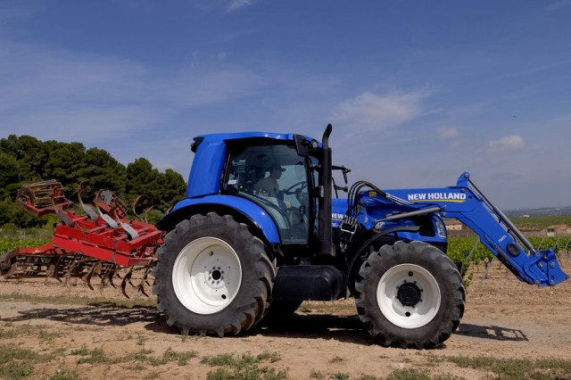 New Holland prueba primer tractor a biometano en España