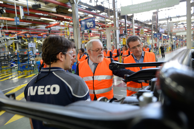 Miguel Arias Cañete visita Iveco Madrid