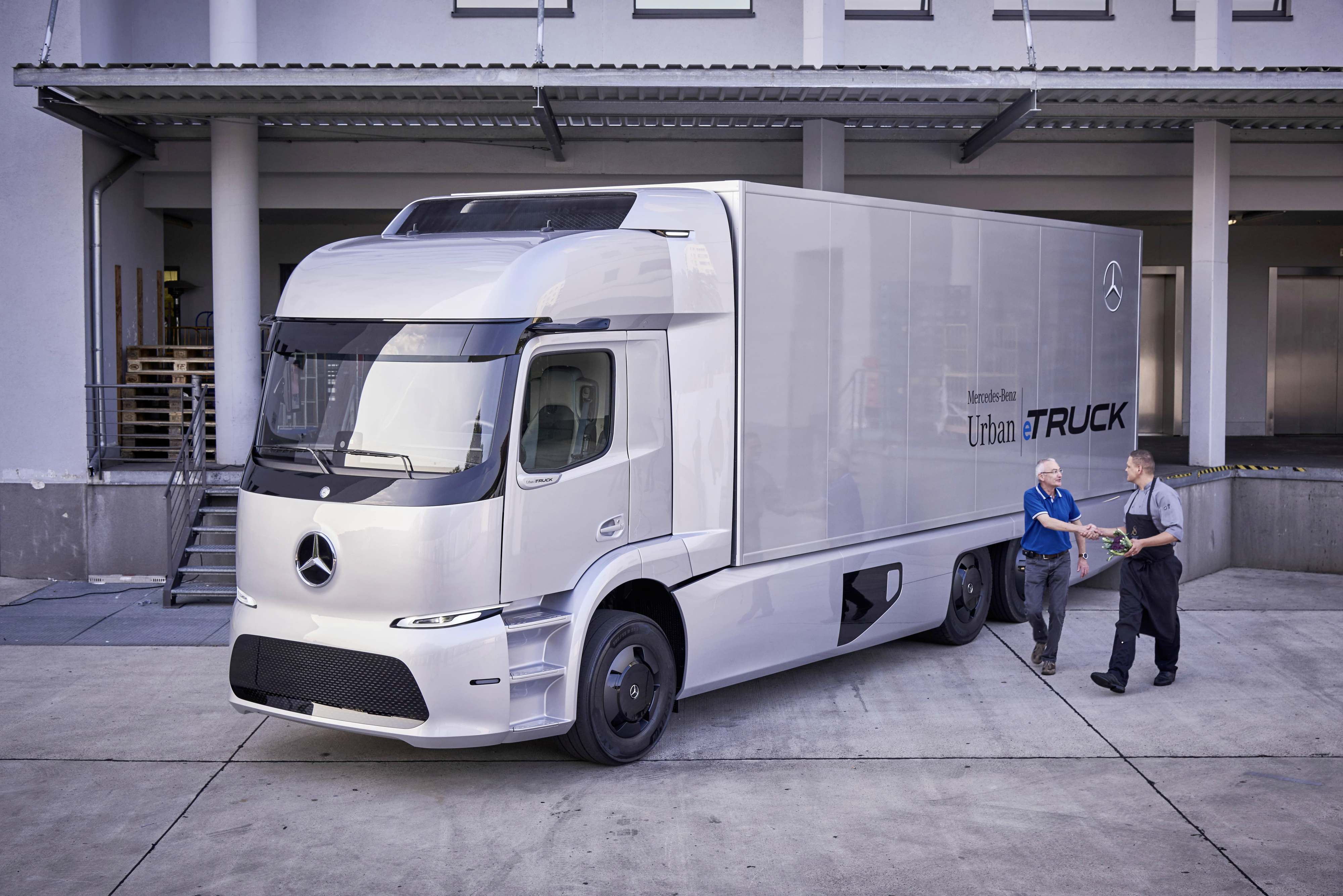 Mercedes entrega las primeras unidades del Urban eTruck eléctrico