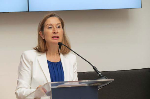 ASTIC reconoce la labor de Ana Pastor en Fomento