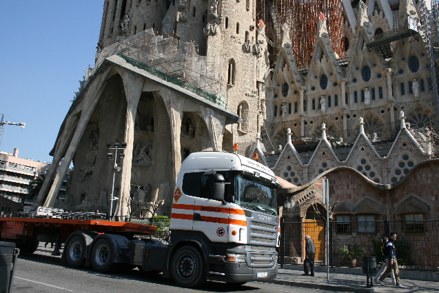 Traslado de estructuras para la Sagrada Familia de Barcelona