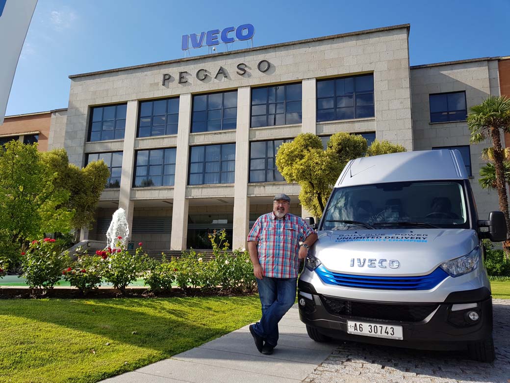 Joan Garriga se puso al volante del Iveco Daily BluePower alimentado por Gas Natural Comprimido.