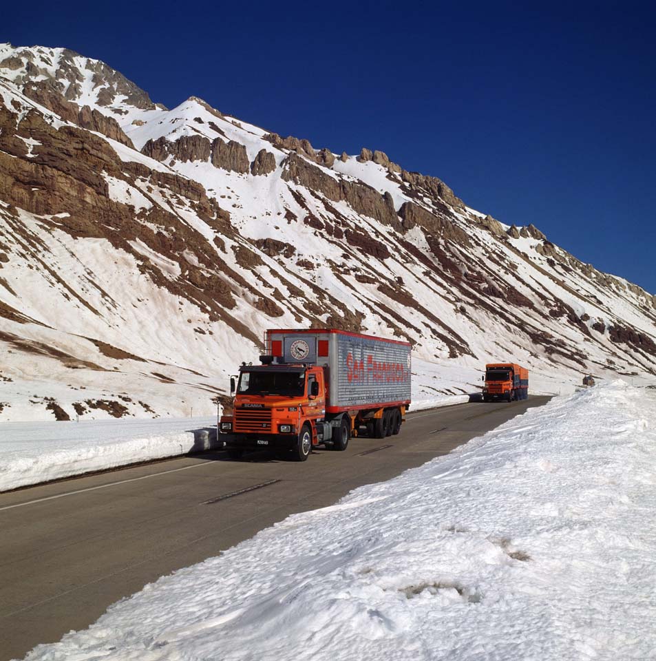 Los Scania Serie T de morro se adaptan fácilmente al frío Sur de Argentina, aunque hubieran nacidos más próximos al Polo Norte.