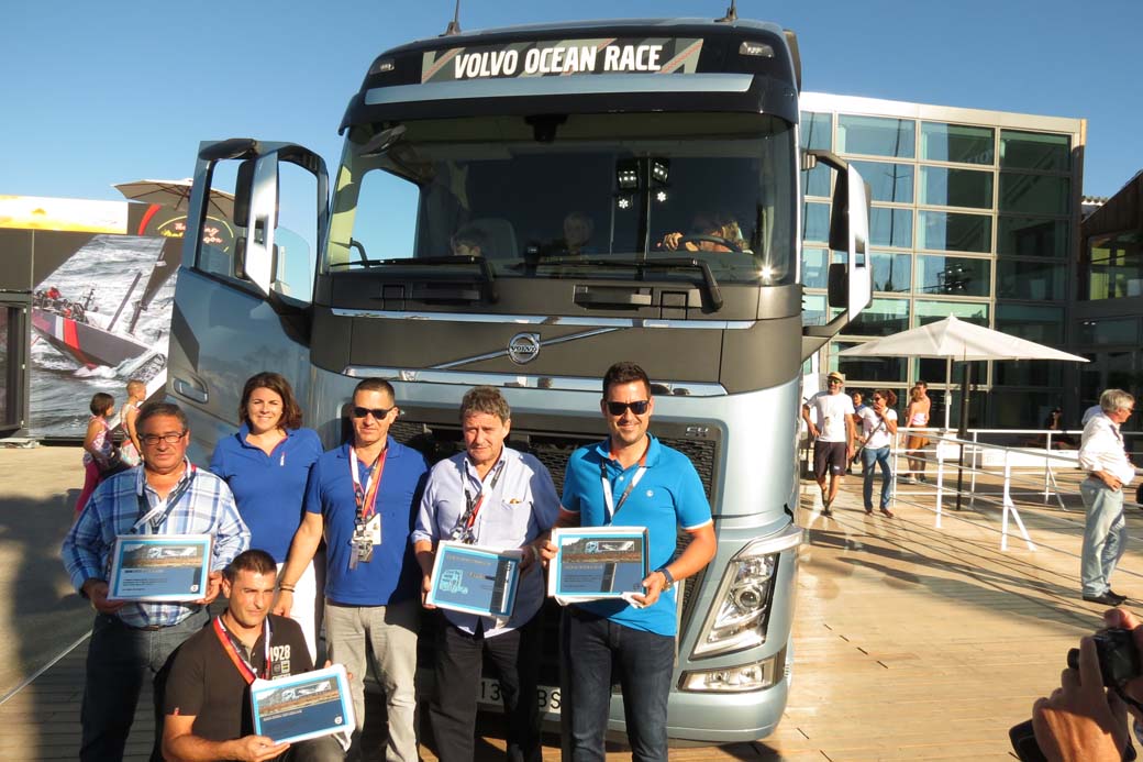 Volvo Trucks reconocía la fidelidad de algunos transportistas invitándoles al evento.