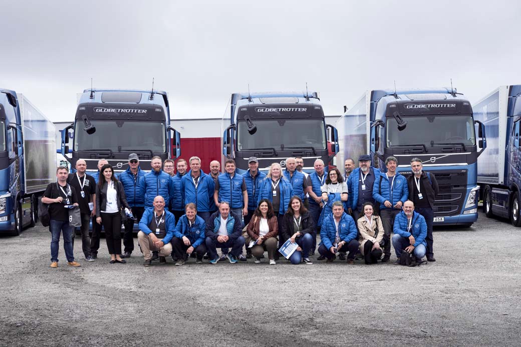 El equipo de prensa internacional en el que participamos junto al personal de Volvo Trucks que colaboró en este test para conocer las novedades del Volvo I-SAVE Turbocompound.