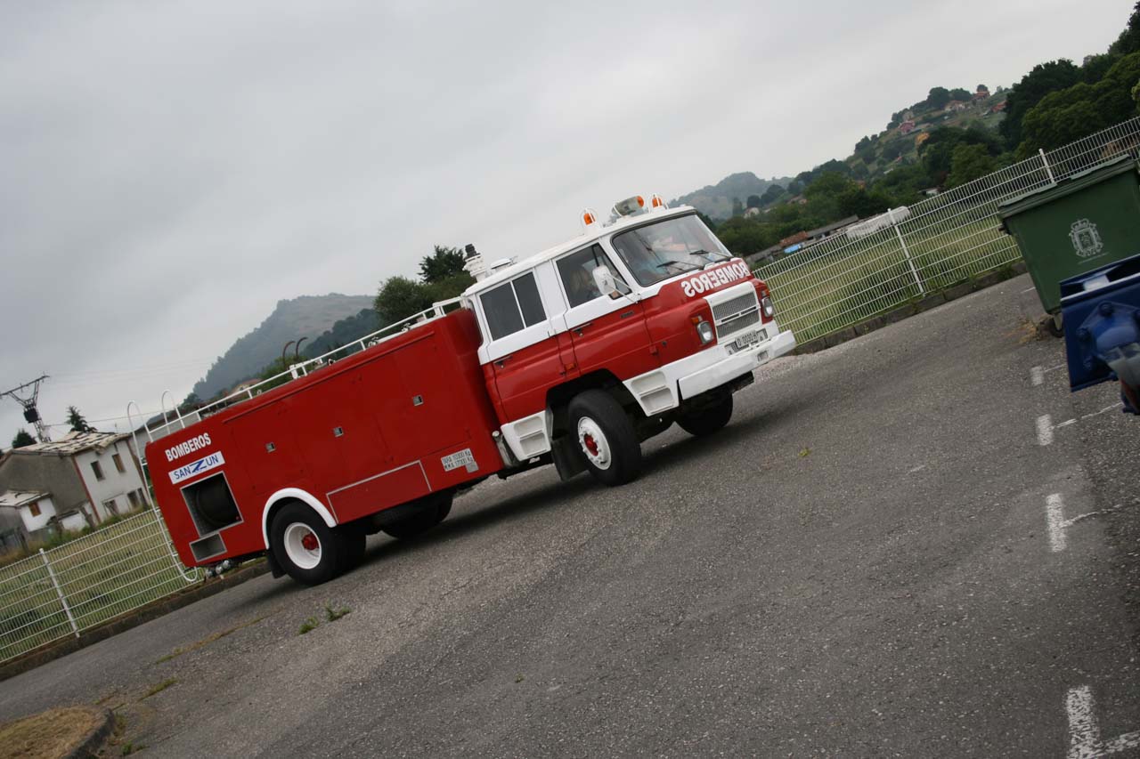 Camión Barreiros de bomberos con doble cabina de la serie C.