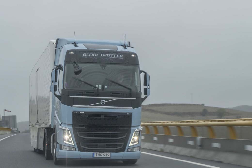 Volvo Trucks ofrece un motor ciclo Diesel que consume GNL como combustible al 95 por ciento, mezclado con gasoil y Adblue.
