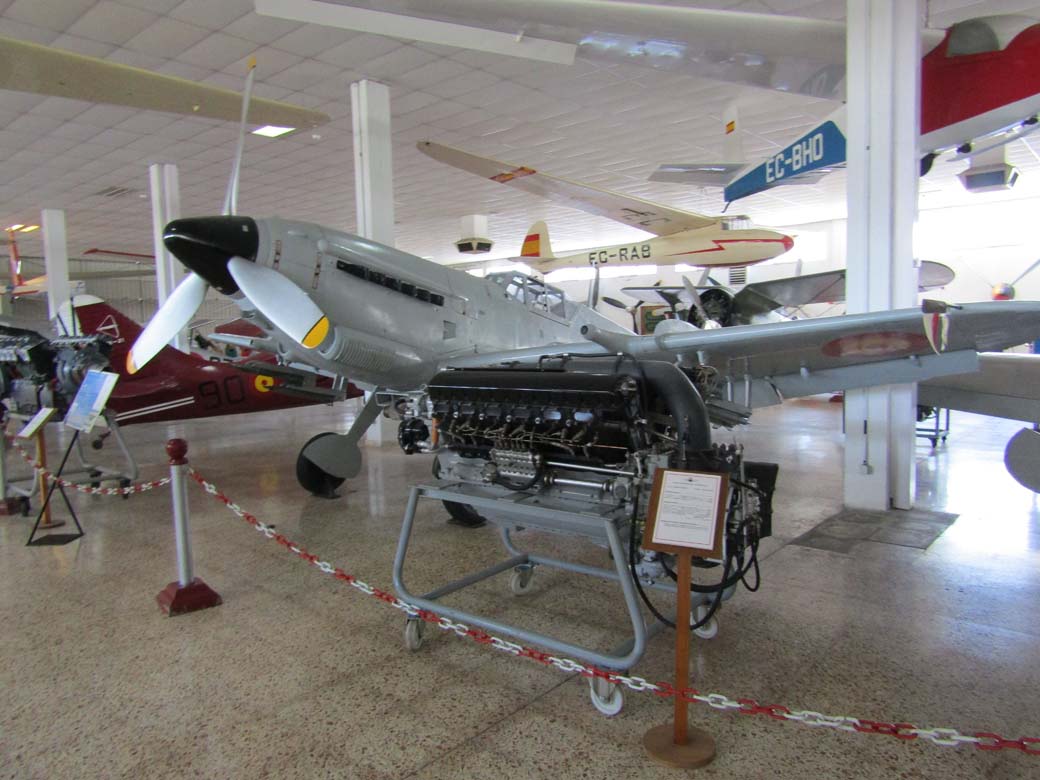 HA 1112 tripala, con motor basado en el DB605, fabricado por Hispano Aviación.
