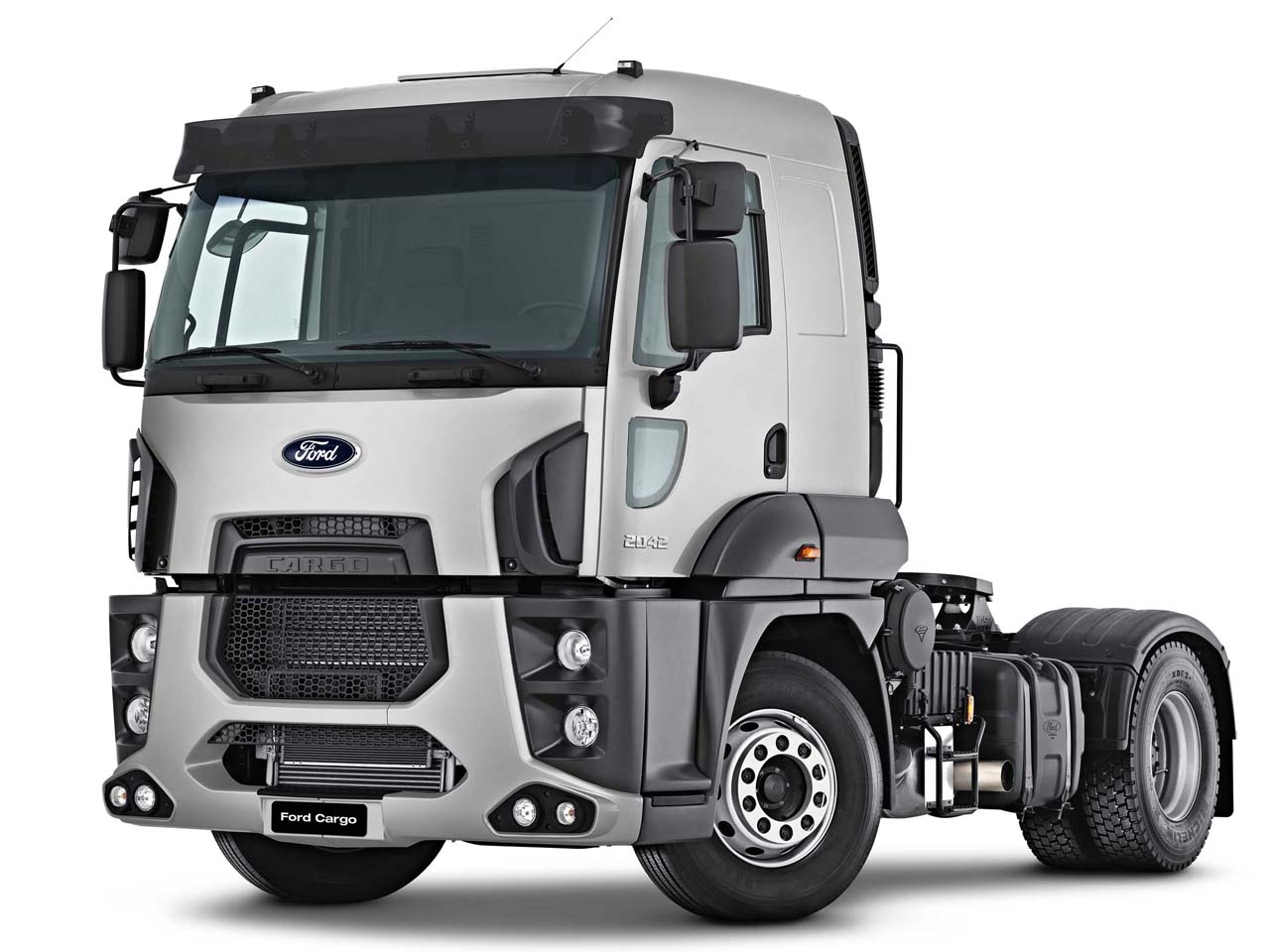 La tractora pesada Ford Cargo se comercializa y fabrica en Suramérica y Asia.