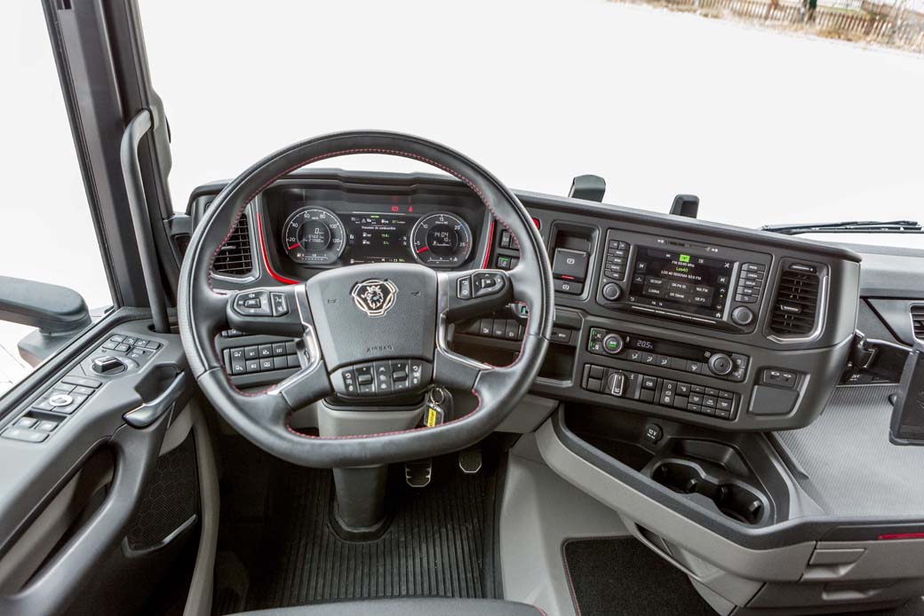 Cuadro de mandos del Scania R 520 V8.