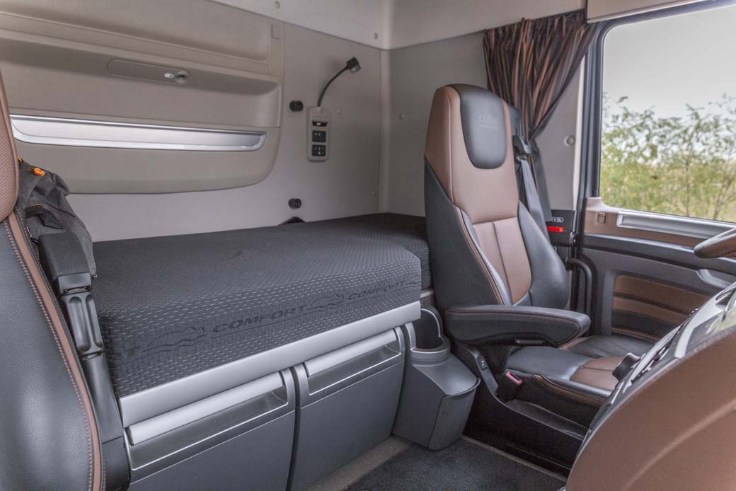 El DAF XF ofrece una de las camas más generosas y cómodas, colchón de muelles Xtra Comfort.