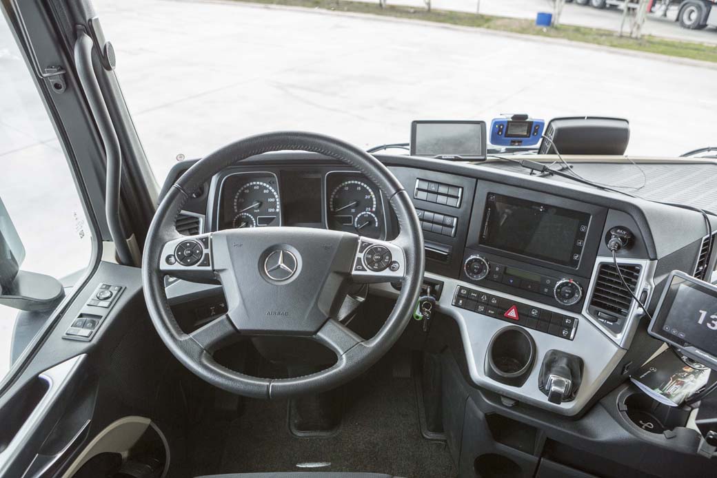 Para obtener el máximo rendimiento del Mercedes Benz Actros debemos estudiar previamente el uso de las ayudas electrónicas a la conducción disponibles.