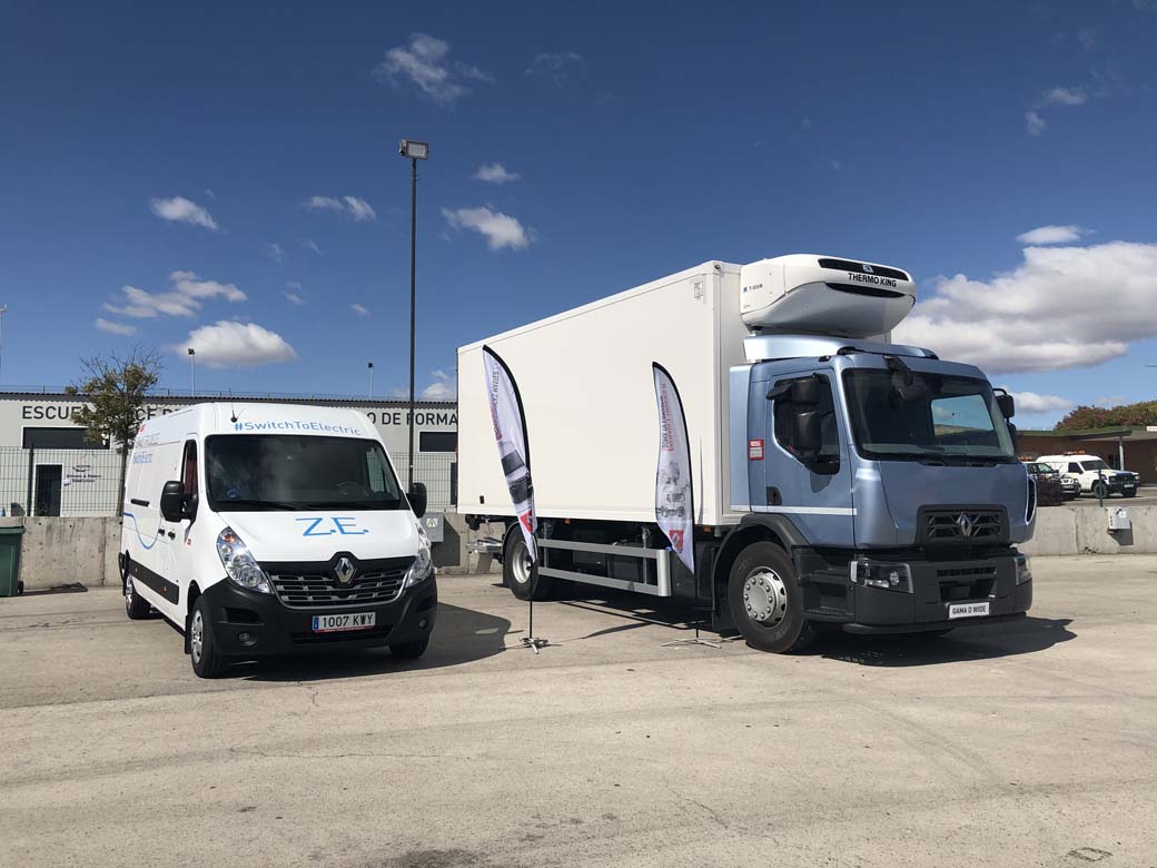 Para el Reparto y distribución Renault Trucks ofrece la Serie D de camiones y los furgones Master, ahora también disponible en versión Z.E eléctrica.
