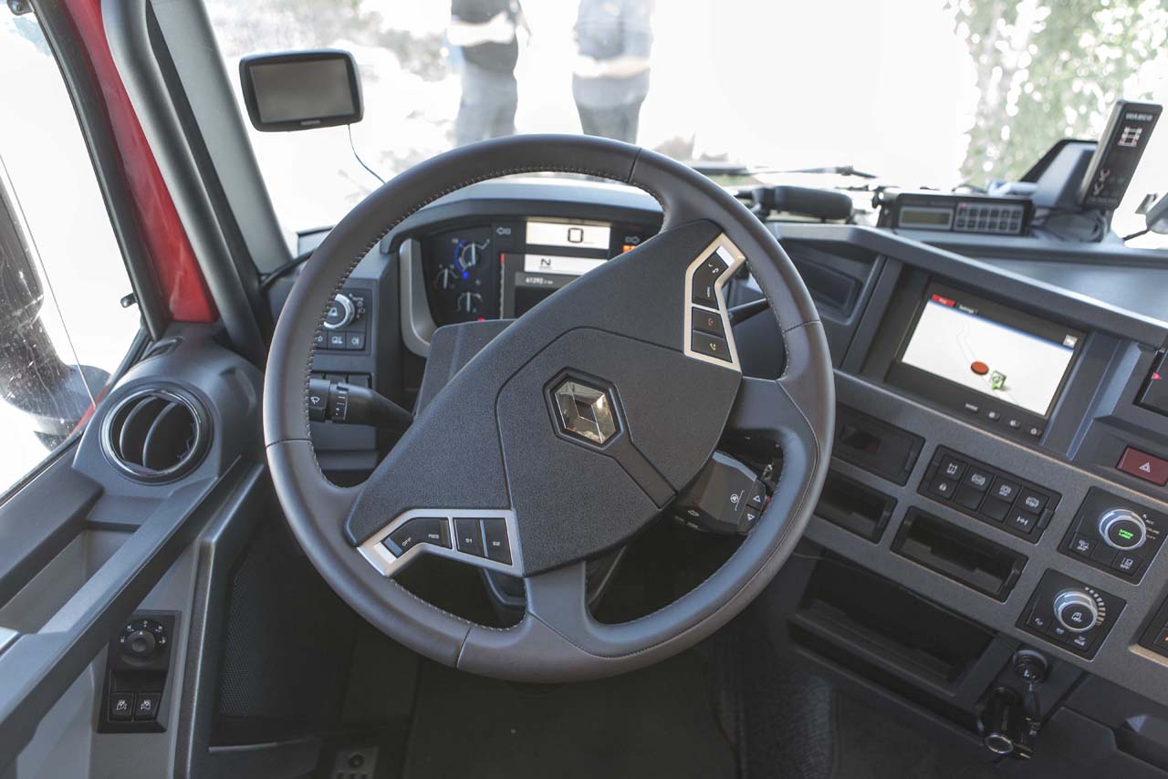 El Renault T 440 se beneficia ahora del control de crucero Optivision con datos GPS sobre la orografía. 