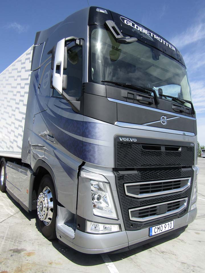 Volvo Trucks ahora propone también un acabado exterior en la cabina del FH sin visera esterior, que mejora la aerodinámica.