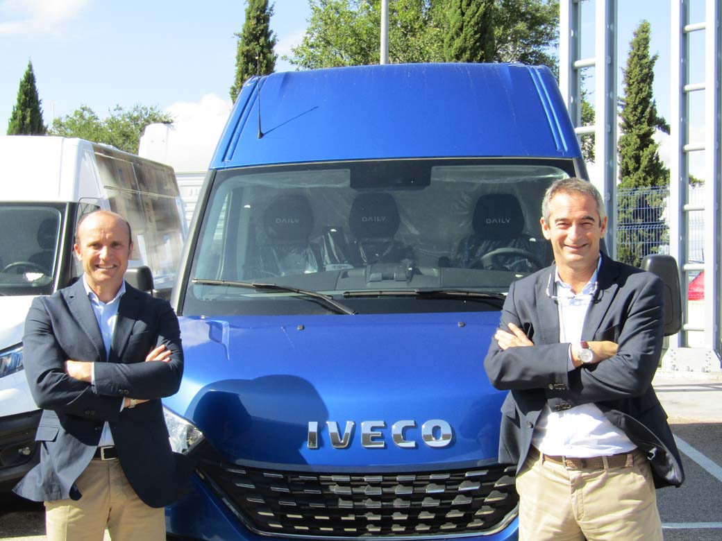 Filippo D'Amicco, responsable de ligeros en IVECO España, junto a Ruggero Mugghini, director general de la marca en nuestro país.