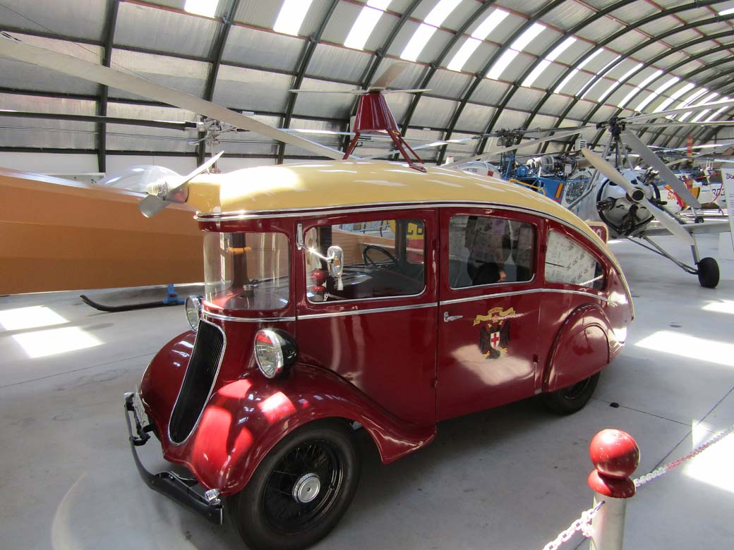 Furgoneta autogiro BCD de fabricación española sobre chasis de automóvil Singer, creada en 1935.