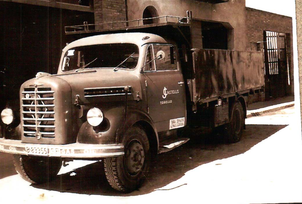 Camión Borgward de origen alemán, adquirido de segunda mano por Transportes J.Castells a una fábrica de jabones catalana.