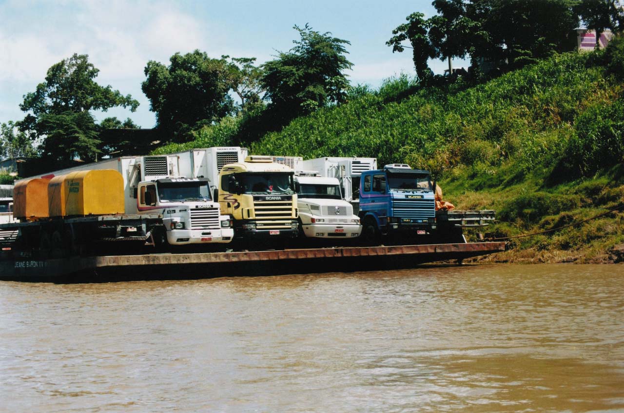 En lugares como la frontera entre Brasil y Colombia los ríos substituyen a las carreteras.