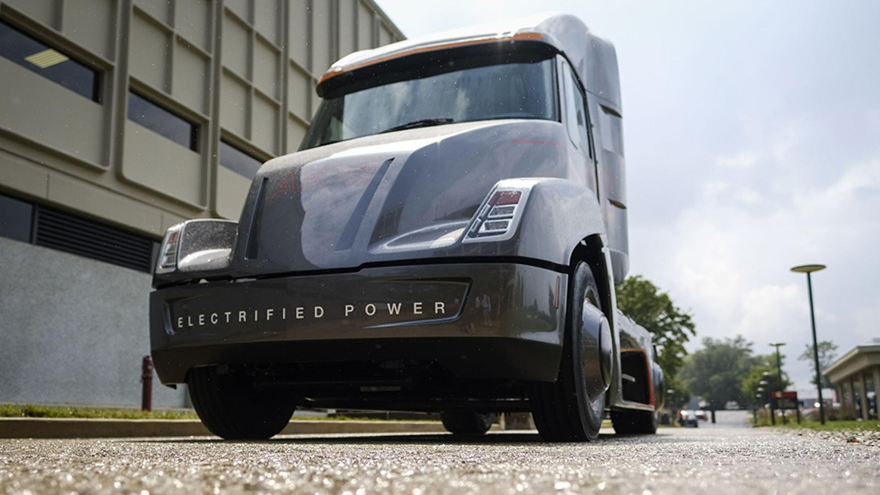 El camión rival de Tesla se llama Cummins AEOS