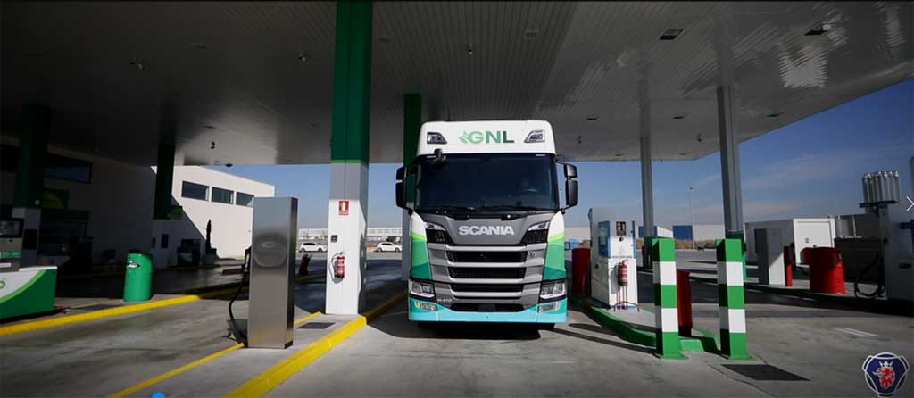 Repostaje camión Scania GNL