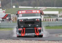 DEPORTE Un turismo de carreras no puede con el Renault Premium Course 2010 Renault Premium Corse