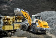 REPORTAJE: ¿Por qué no es buena idea utilizar tu megaexcavadora para lavar tu coche?