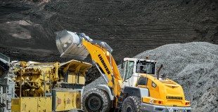 REPORTAJE: ¿Por qué no es buena idea utilizar tu megaexcavadora para lavar tu coche?